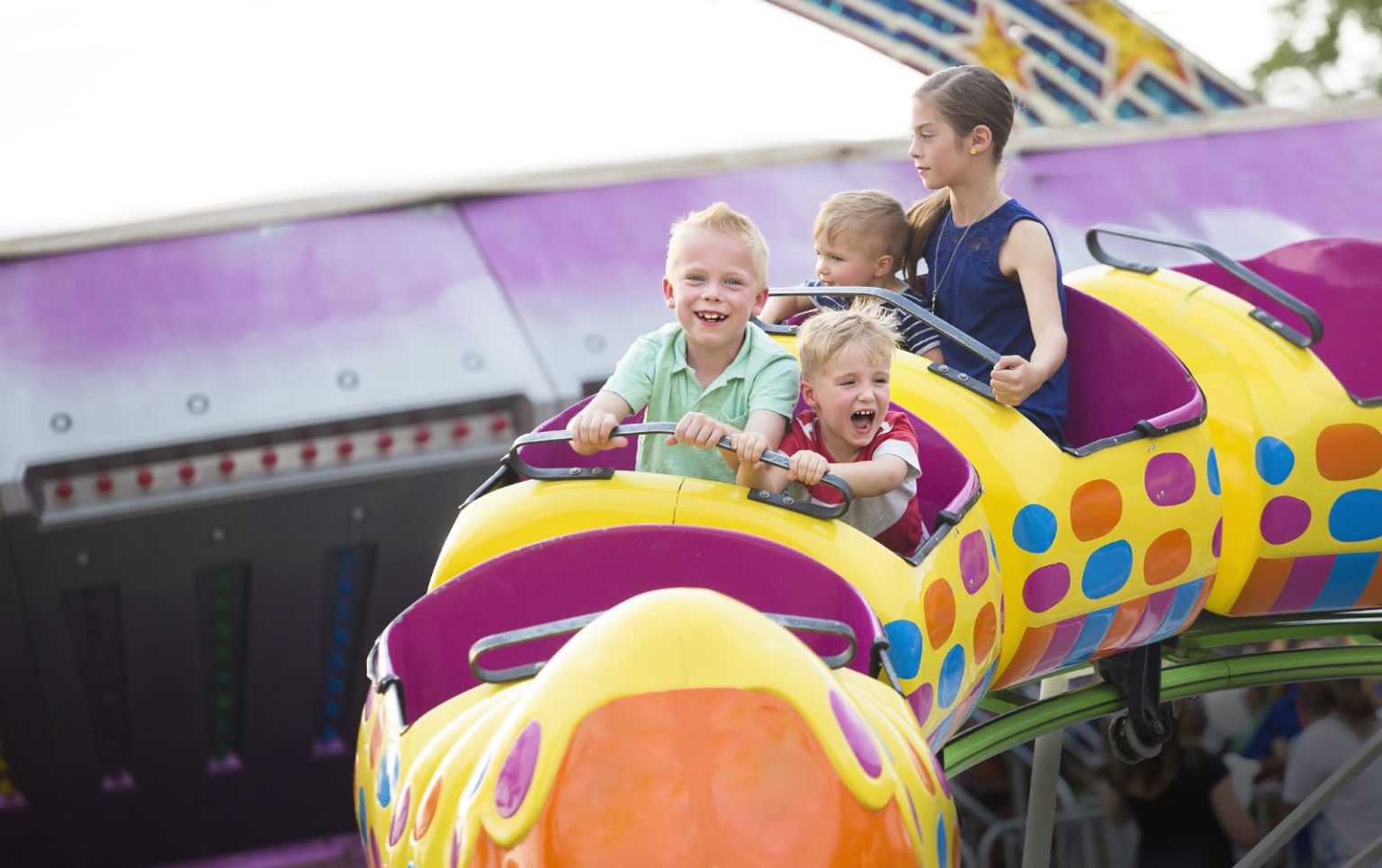 Top Tips For An Amusement Park Trip With Kids Yellowbird Bus Company   Kids On Roller Coaster Amusement Park 1536x965 